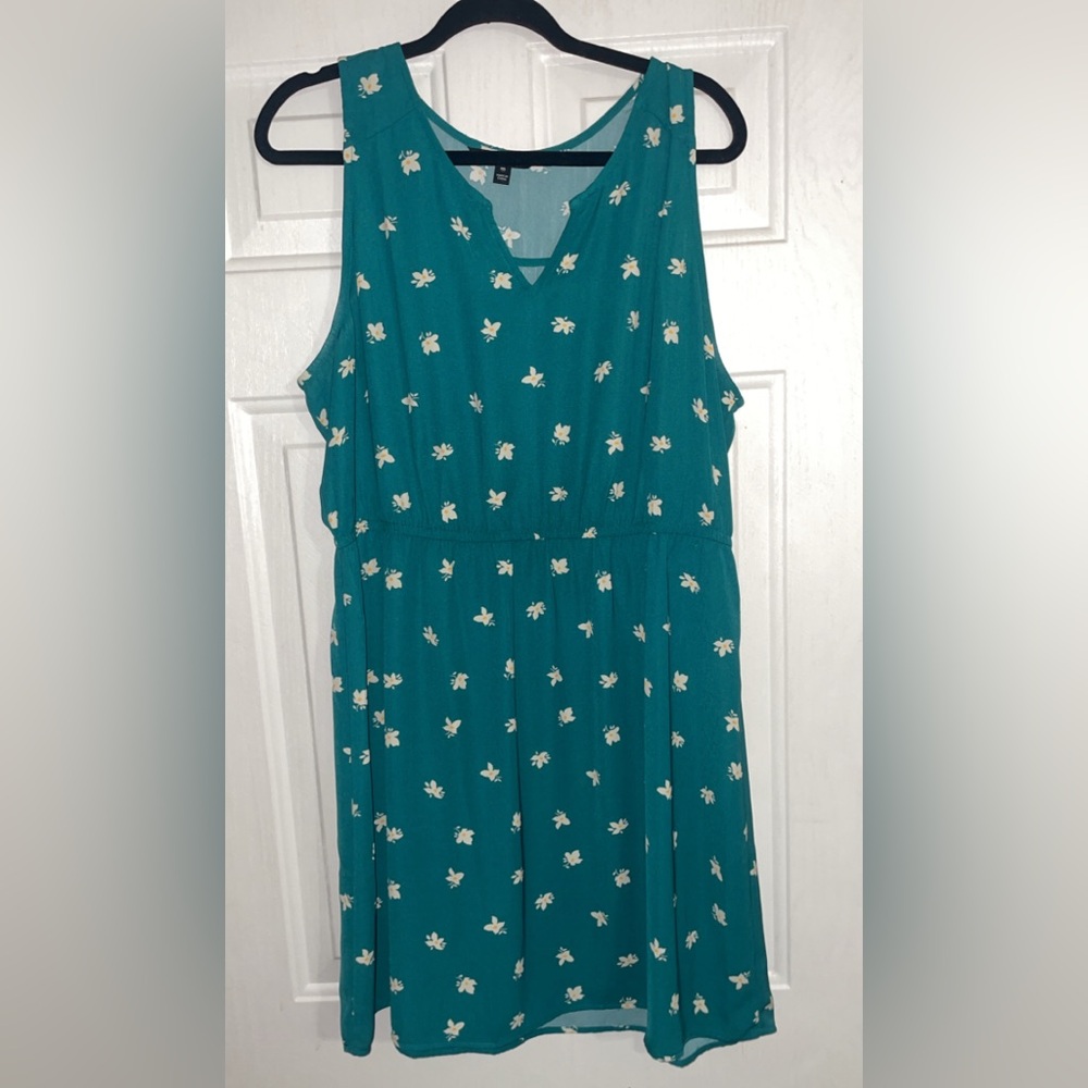41 Hawthorn Teal Dress with White Floral Pattern